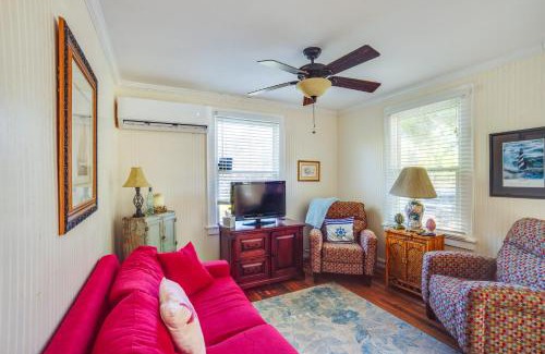 Mossy Oaks Casa | 5 Mi to Downtown Beaufort Pet-Friendly Cottage!