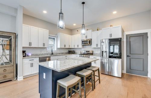 Sylvan Hills Casa | 5 Mi to Dtwn ATL Home with Office and Large Backyard!