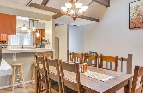 Incline Village Apartamento | 5 Mi to Lake Access Incline Village Condo with Deck