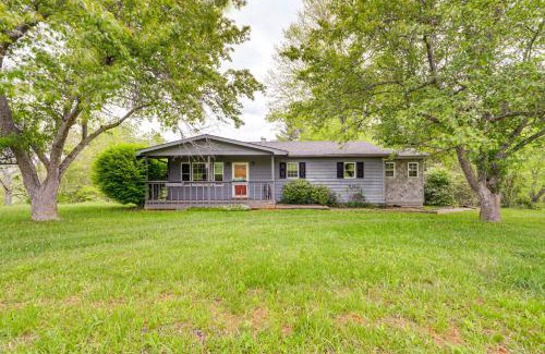 Waynesville Casa | 5 Mi to Lake Junaluska Mtn Haven with Deck!