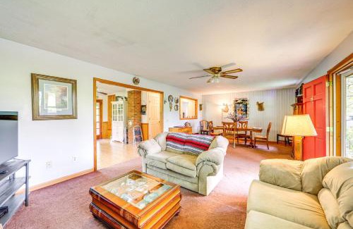 Waynesville Casa | 5 Mi to Lake Junaluska Mtn Haven with Deck!