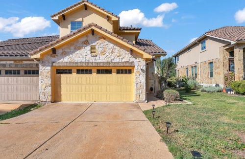Cardinal Hills Casa | 5 Mi to Lake Travis Pet-Friendly Home with Yard!