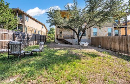 Cardinal Hills Casa | 5 Mi to Lake Travis Pet-Friendly Home with Yard!