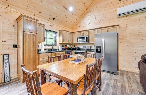 Cave City Cabina | 5 Mi to Mammoth Cave: Peaceful Retreat w/ Fire Pit