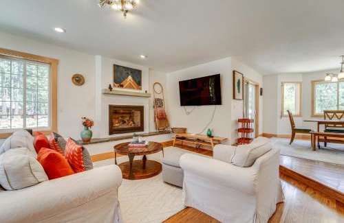 Truckee Casa | 5 Mi to Northstar Resort! Family Home with Hot Tub