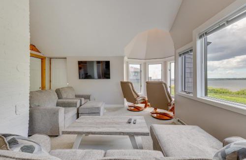 North Truro Casa | 5 Mi to Provincetown! Water-View Beach House