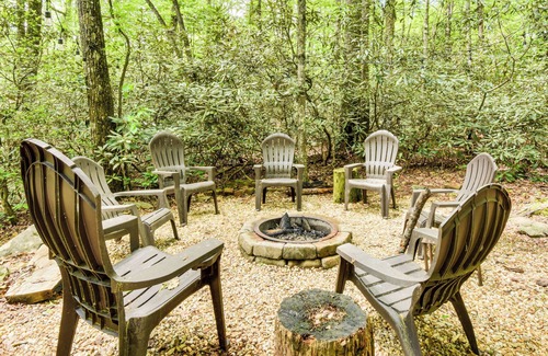 Sautee Nacoochee Cabina | 5 Mi to Unicoi State Park & Lake: Hot Tub Haven!