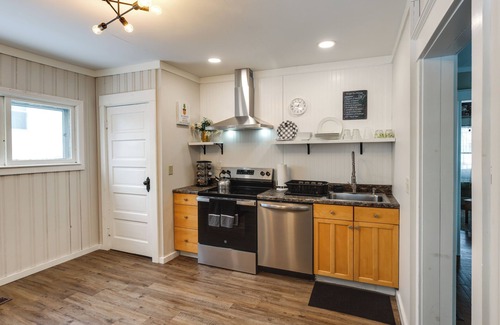 Glens Falls Casa | 5 Mi to West Mountain: Glens Falls Home!