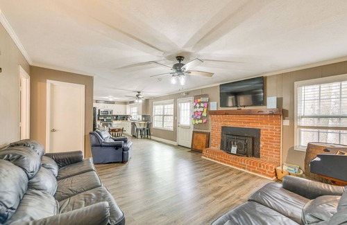 LaGrange Casa | 5 Mi to West Point Lake: Group Getaway Near Town