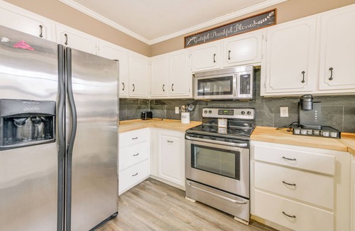 LaGrange Casa | 5 Mi to West Point Lake: Group Getaway Near Town