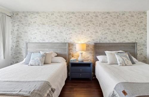 Petoskey Casa | 5 min Drive to DT Petoskey Lake Views Workspace