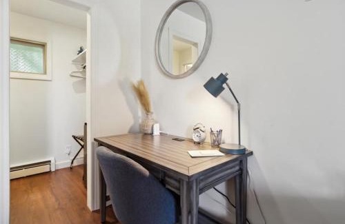 Petoskey Casa | 5 min Drive to DT Petoskey Lake Views Workspace