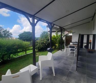 Trois-Rivieres Apartamento | 5 min plage T2 avec Jacuzzi pour Retraités ou Jeune couple