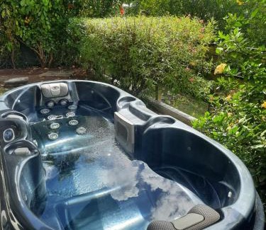 Trois-Rivieres Apartamento | 5 min plage T2 avec Jacuzzi pour Retraités ou Jeune couple