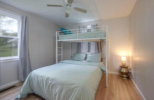 Nashville Casa | 5 Min to Airport Pet Friendly Fire pit Fenced Yard