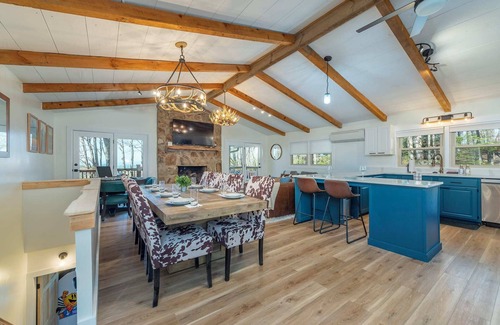 Wolf Laurel Casa | 5 Min to Hatley Pointe! Après Ski~HotTub~FirePit