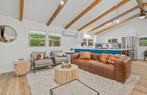 Wolf Laurel Casa | 5 Min to Hatley Pointe! Après Ski~HotTub~FirePit