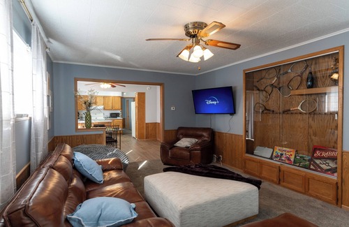 Detroit Lakes Casa | 5 min to Lake I Self Check-In I Free Parking I W/D