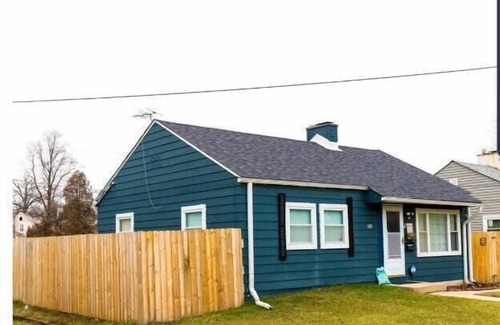 North Chicago Casa | 5 min to Naval station Great Lake, Great lakes Commissary, RFU Medical School.