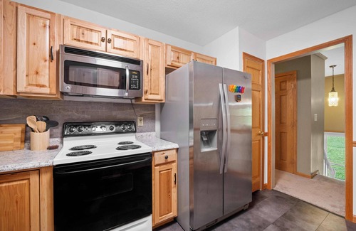 Summersville Casa | 5 min to Summersville Lake I Hot Tub I Game Room I Grill I Fire pit