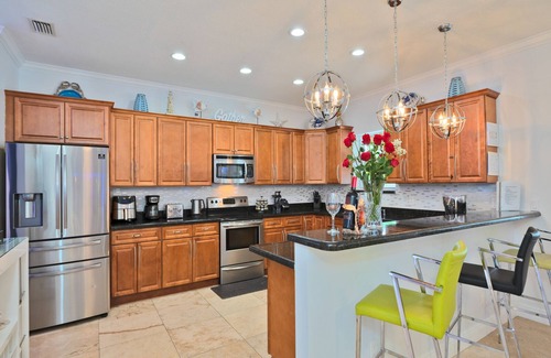 Boynton Beach Casa | 5 Mins to beach; 5BD, 4.5BA, Heated pool, Jacuzzi, Mini Golf, Tiki Huts.