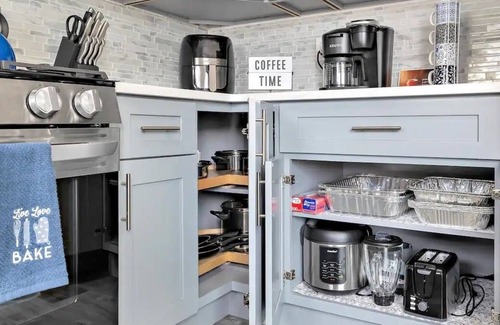 Stratford Casa | 5 Mins to Short Beach w/Grill, Deck, & Fire Pit