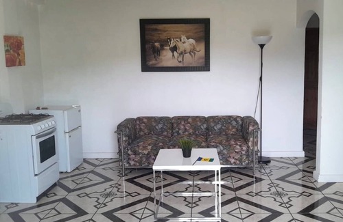 Kingstown Apartamento | 5 mins walk from Kingstown! Private 1-bedroom apartment with AC. Pet-Friendly!