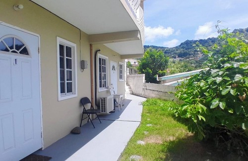 Kingstown Apartamento | 5 mins walk from Kingstown! Private 1-bedroom apartment with AC. Pet-Friendly!
