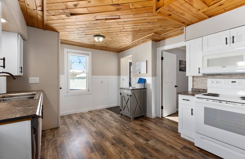 Ironton Casa | 5 minute bike to trails & downtown - Dogs Okay!