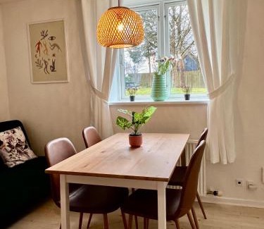 Billund Casa | 5 minute walk to LEGO House - 50m2 apartment with garden/A unit