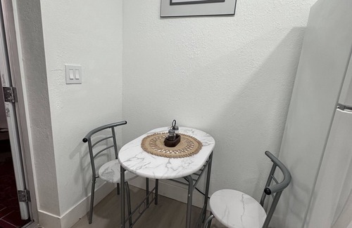 Terrace Park Apartamento | ¡A 5 minutos de Bush Garden y de USF! Apartamento para 2 personas, acojedor.
