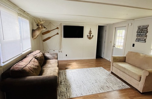 Brookeland Casa | 5 minutes from Humphrey boat ramp,guest access to pool and tennis courts