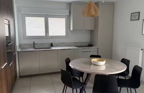 Doussard Apartamento | 5 minutes from Lake Annecy, lovely 5-person apartment with terrace, private parking