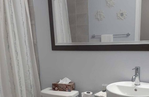 Halton Regional Municipality Casa | 5 minutes from velodrom and community parks! Family sized townhome with balcony.