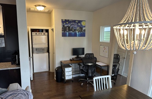 Parker Lane Casa | 5 minutes to downtown, 10 min to airport. Perfect for couple's retreat