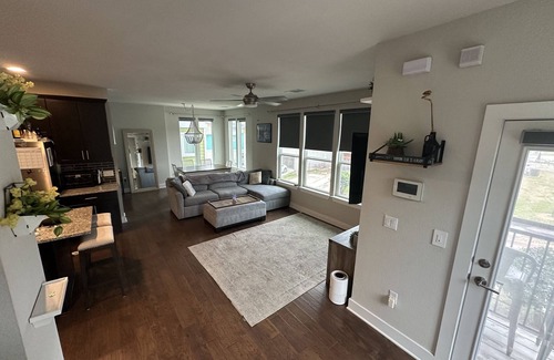 Parker Lane Casa | 5 minutes to downtown, 10 min to airport. Perfect for couple's retreat