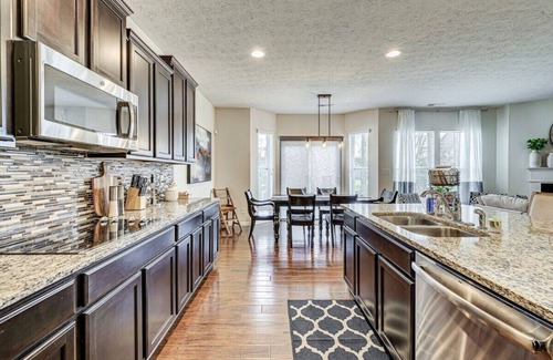 Westfield Casa | 5 Minutes to Grand Park, Fully Stocked Home with Game Room