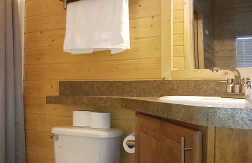 Chester Cabina | 5 minutes to Lake Almanor! Cozy cabin -Brand new construction!