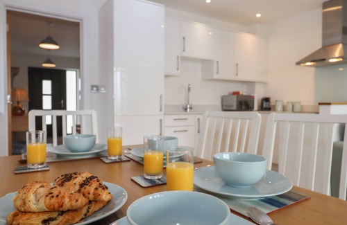 Bolberry Cabaña | 5 OCEAN REACH, pet friendly, character holiday cottage in Bolberry