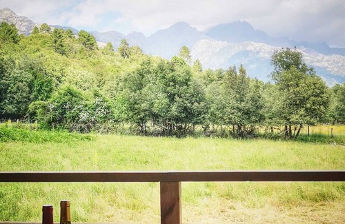 Ucciani Cabaña | Gîte-Familiar-Baño en la habitacion-Vista a la Montana