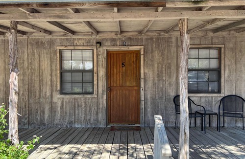 Bandera Cabina | 5 Red Oak, at CRC Ranch Retreat
