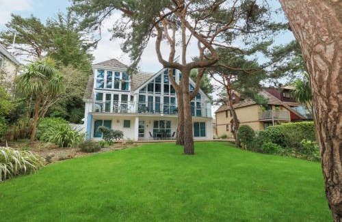 Sandbanks Casa | 5 Red Sails