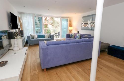 Sandbanks Casa | 5 Red Sails