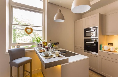 Exeter Apartamento | 5 * reseñas - Apt en City Center Exeter, 2 camas King, 2 baños, estacionamiento, gimnasio,