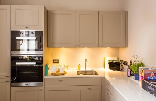 Exeter Apartamento | 5 * reseñas - Apt en City Center Exeter, 2 camas King, 2 baños, estacionamiento, gimnasio,