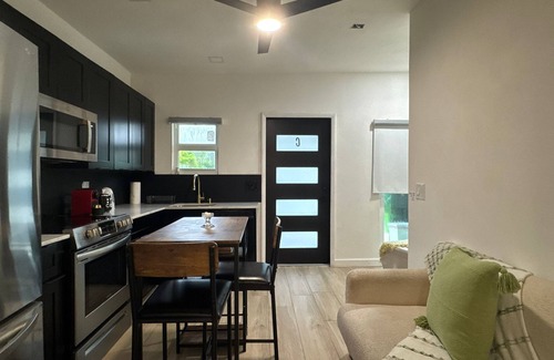 Granada Apartamento | 5-Star 1BD Guest Suite Private Kitchen & Comfort