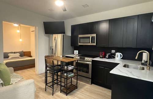 Granada Apartamento | 5-Star 1BD Guest Suite Private Kitchen & Comfort