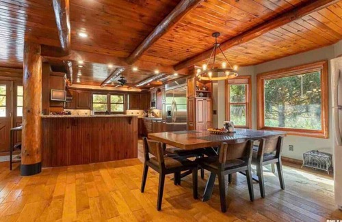 Murphysboro Casa | 5 Star Cabin LUXURY AMMENITIES W/POOL HTUB close to WINE TRAIL, HIKING, FISHING