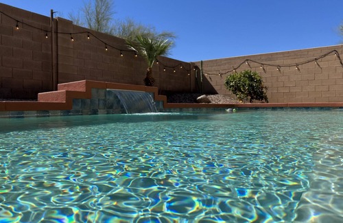 San Tan Valley Casa | 5 Star~Heated Pool~SpaHotTub~New furniture~EVplug~Relaxing Oasis Desert Retreat!