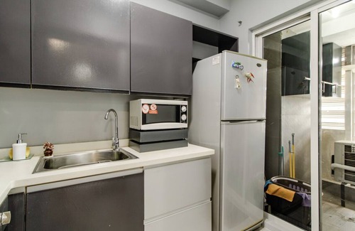 Bonifacio Global City Condominio | Hotel de 5 estrellas como condominio con cama King, BGC, 49 m2, Makati Skyline y vista a la piscina